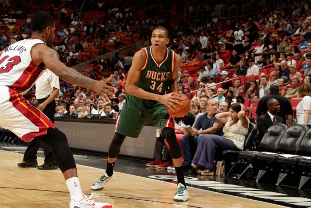 俱乐部杯-韩德君10分辽宁负首钢 范子铭8+11