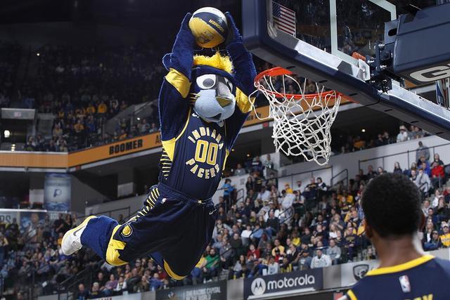 王哲林22+10上海险胜浙江 张帆20分北控胜广州